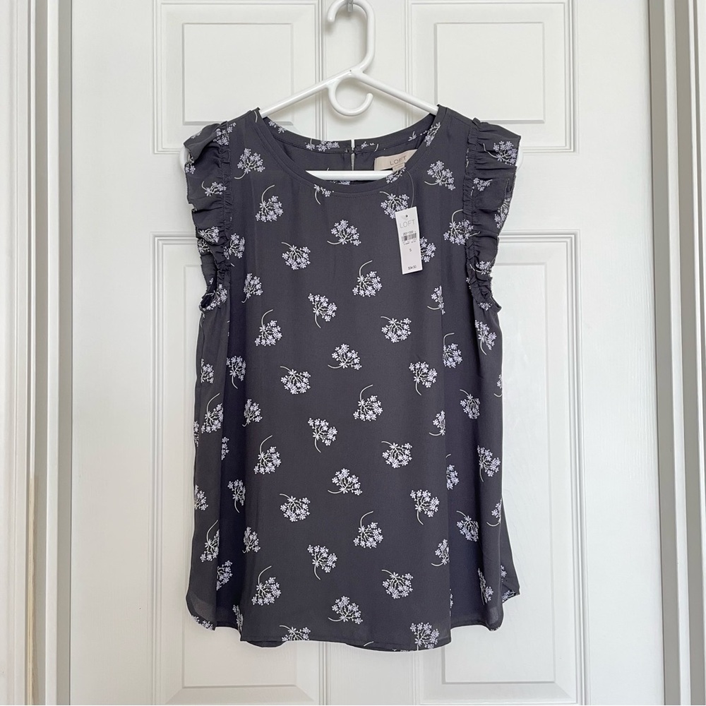 LOFT Gray Floral Ruffle Cap-Sleeve Blouse – Size S
